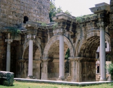 من الماضي إلى الحاضر: البنية المعمارية لأنطاليا