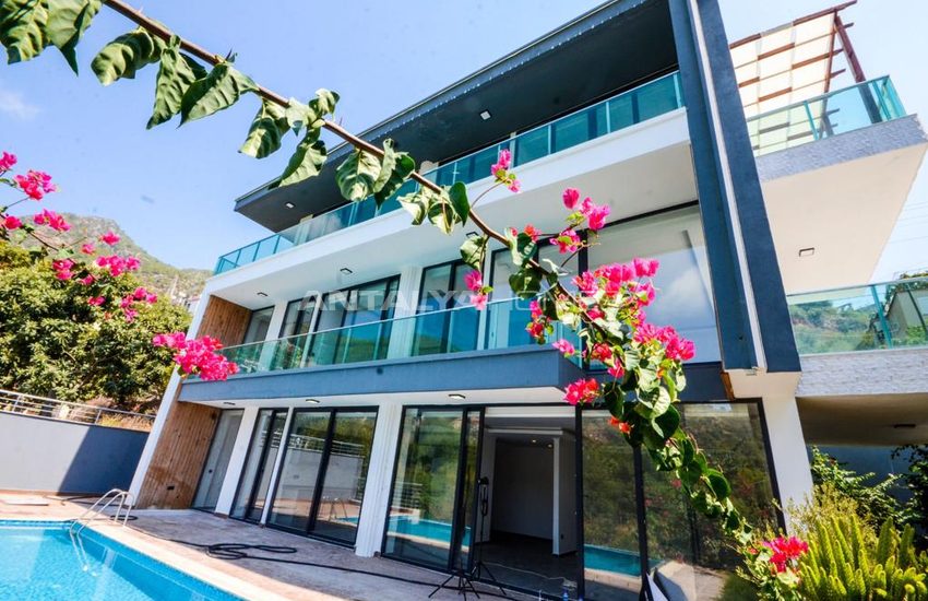 Zentrale Luxus Villen Mit Meer Und Schlossblick In Alanya