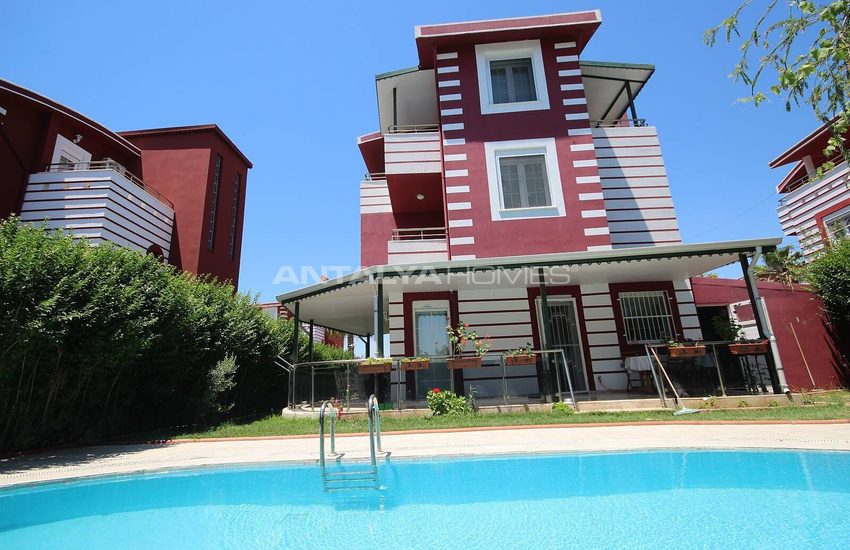Triplex Hem Med En Privat Trädgård Och En Pool I Belek 1
