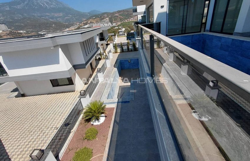 Castle and Sea View Villas with Private Pools in Alanya 7