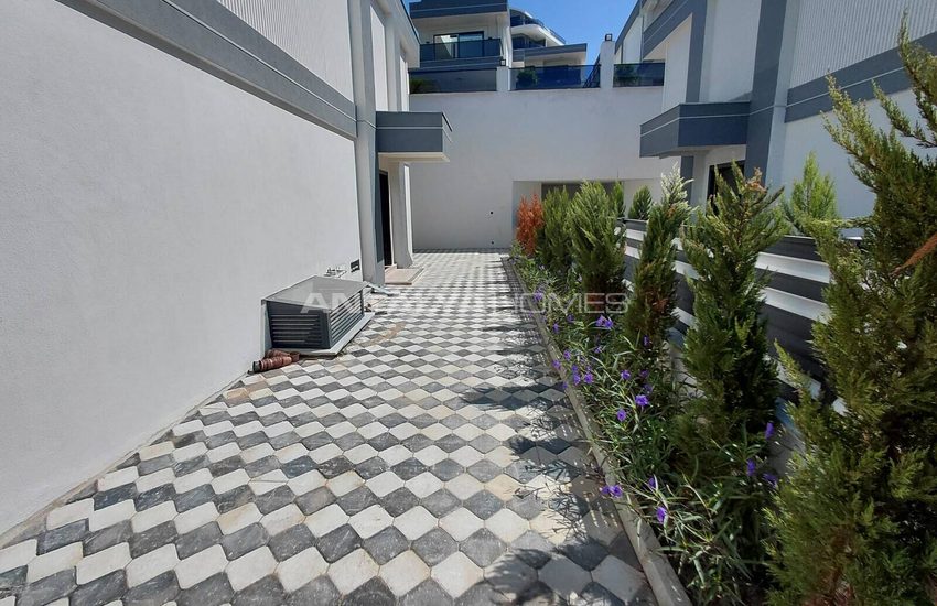 Castle and Sea View Villas with Private Pools in Alanya 11