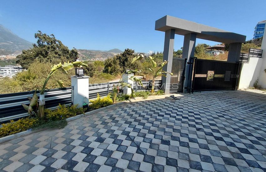 Castle and Sea View Villas with Private Pools in Alanya 12