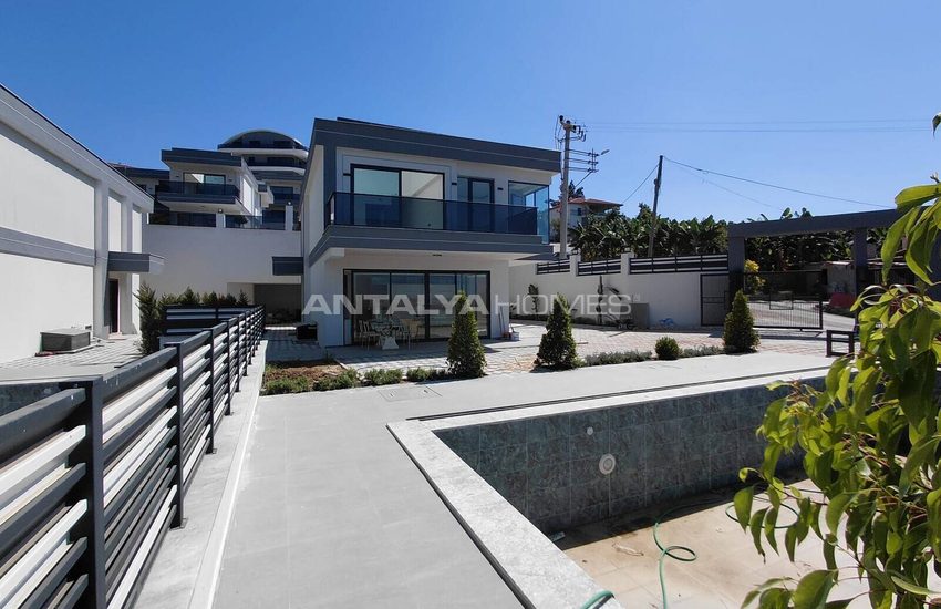 Castle and Sea View Villas with Private Pools in Alanya 4