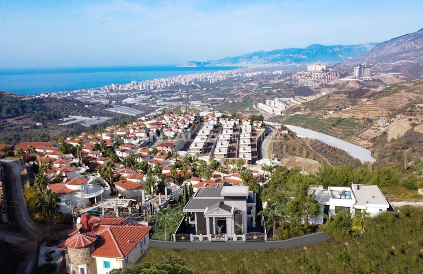 Alanya’da Deniz ve Kale Manzaralı Neoklasik Villa