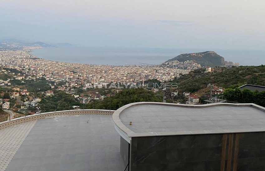 Detached Villa with Sea View and Private Garden in Alanya