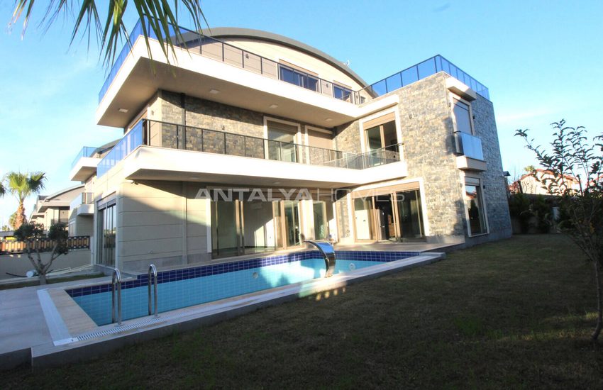 Antalya Belek'te Akıllı Ev Sistemli Modern Geniş Villalar 1