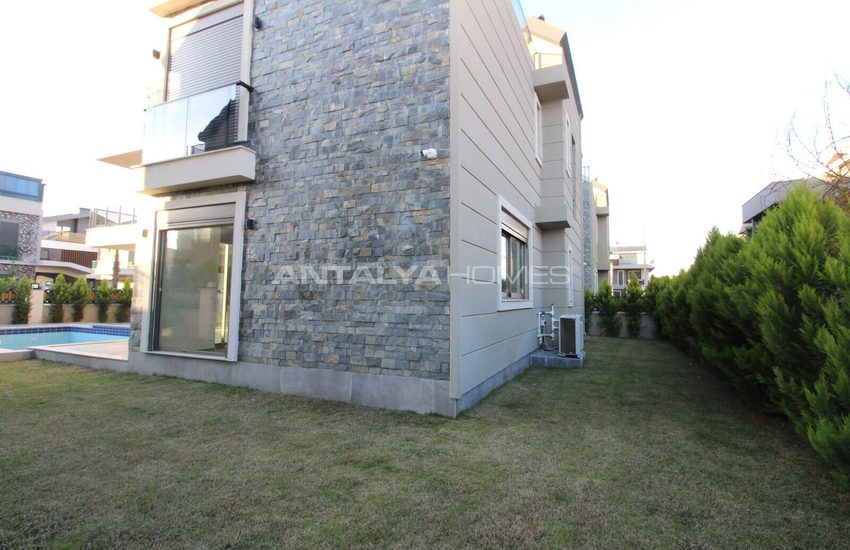 Antalya Belek'te Akıllı Ev Sistemli Modern Geniş Villalar 11