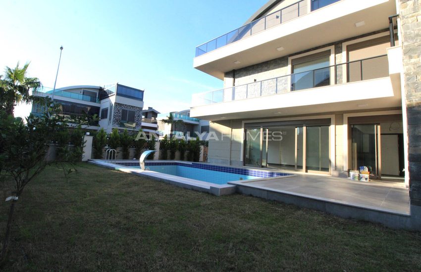 Antalya Belek'te Akıllı Ev Sistemli Modern Geniş Villalar 3