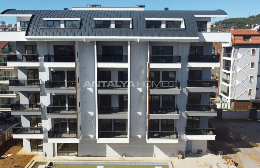 Real Estate in a Complex with Swimming Pool in Alanya Oba