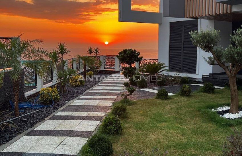 Detached Villas with Pool Close to the Sea in Alanya Yesiloz 1