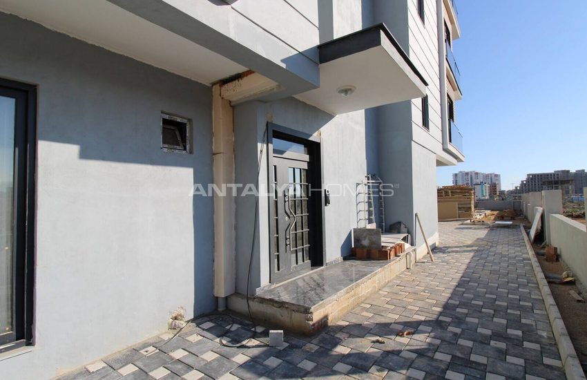 Antalya Altıntaş'ta Büyük Balkonlu ve Kullanışlı Daireler 3