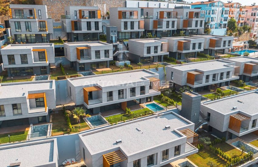 Luxe Detached Houses Within Walking Distance of the Sea in Alanya