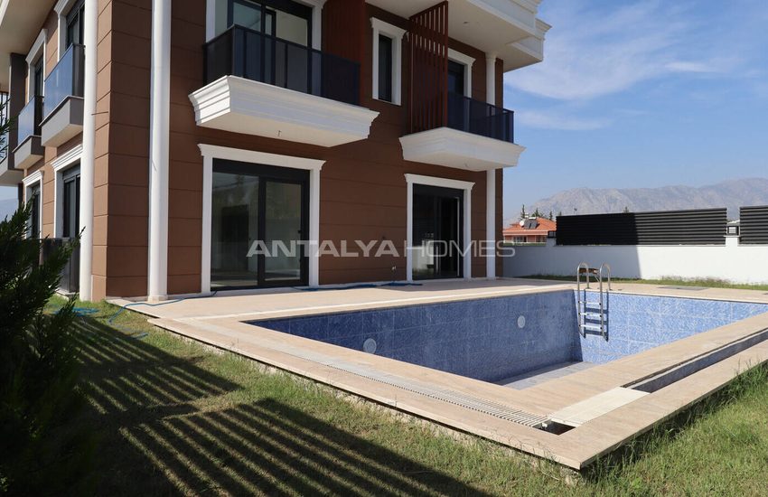 Detached House Close to City Center in Dosemealti Duzlercami