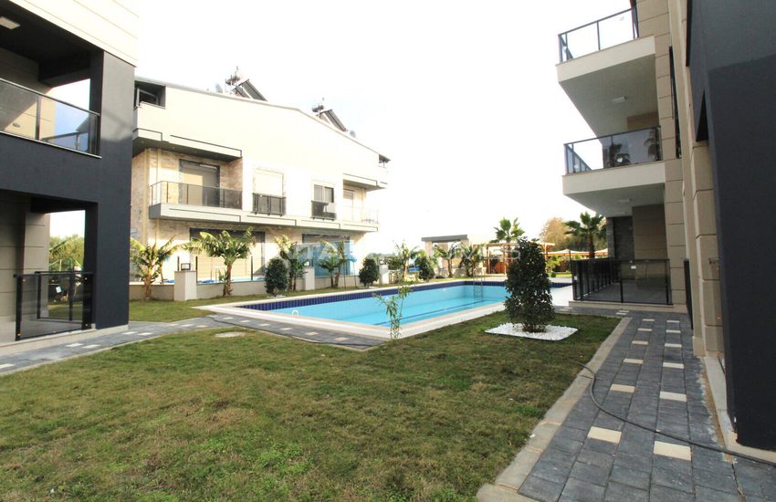 Belek'te Halk Plajına Yakın Havuzlu Sitede Lüks Daireler 12
