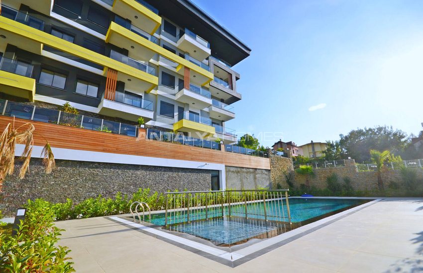 Luxury Real Estate Close to Dim River and Beach in Alanya 1