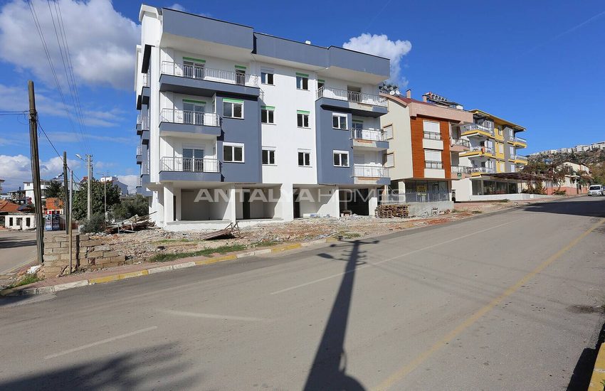 Kepez'de Tramvay Durağına 400 M 2 +1 Daire