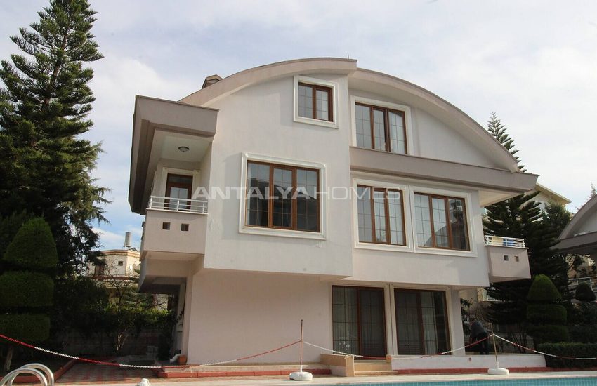 Detached Villa with Communal Pool Close to Beach in Belek 1