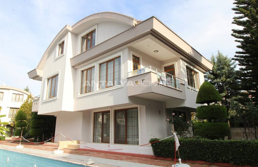 Detached Villa with Communal Pool Close to Beach in Belek 2