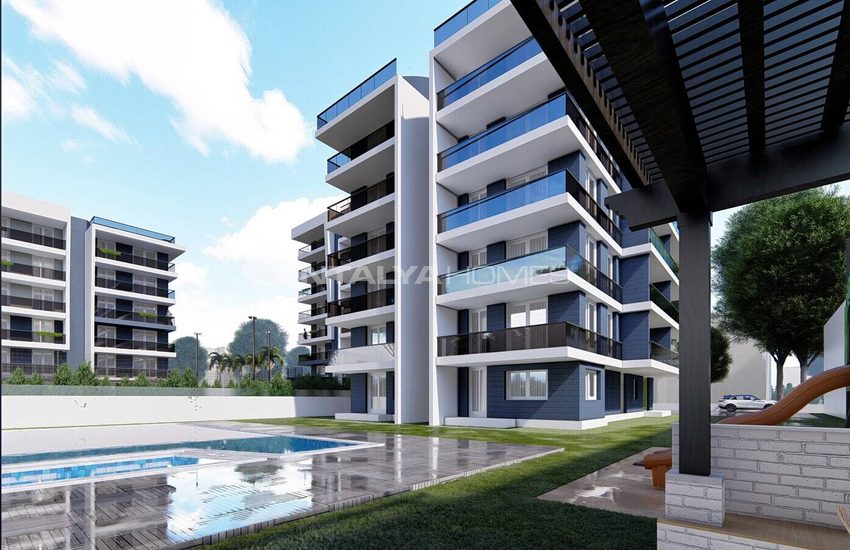 Große Duplex-wohnungen In Einem Komplex Mit Pool In Antalya