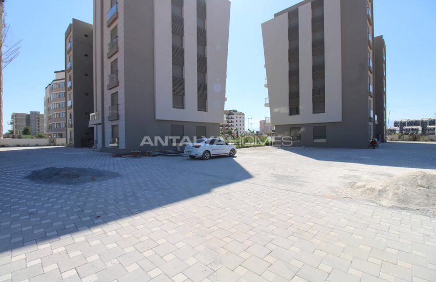 Antalya Aksu'da Site İçerisinde Havuz Manzaralı Daireler 6