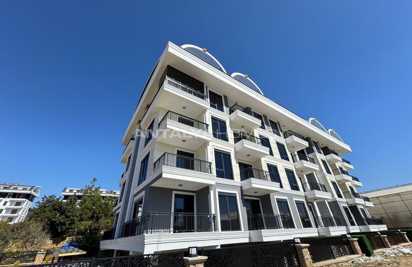 Alanya Oba'da Doğa İle İç İçe Havuzlu Sitede Daireler 4