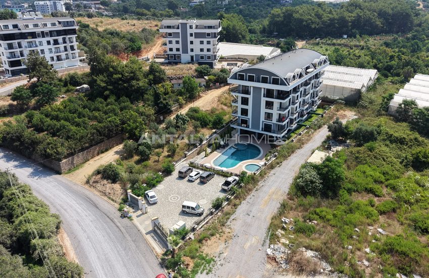 Alanya Oba'da Doğa İle İç İçe Havuzlu Sitede Daireler 1