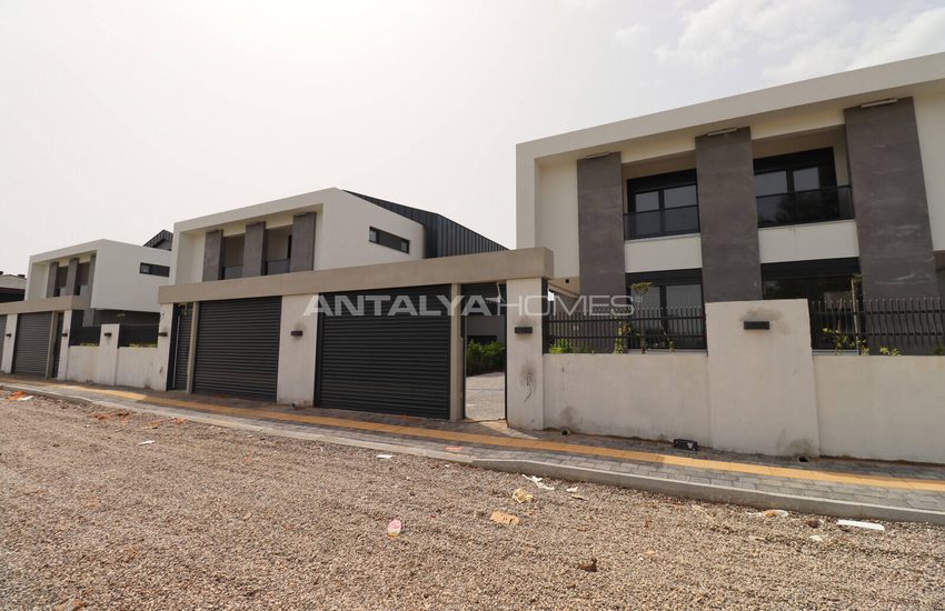 Antalya Döşemealtı'nda Ana Yola Yakın Yarı Müstakil Villalar 4