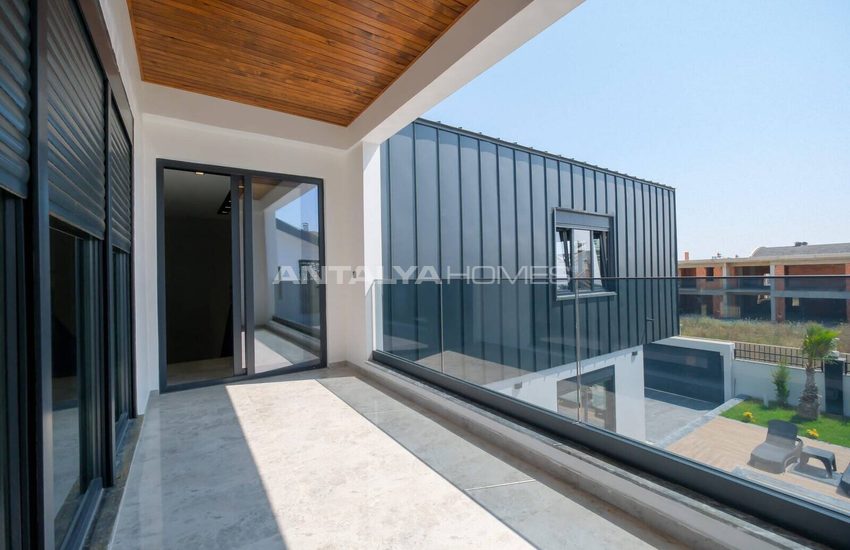 منزل بتصميم فريد بالقرب من الشاطئ في أنطاليا بيليك 5