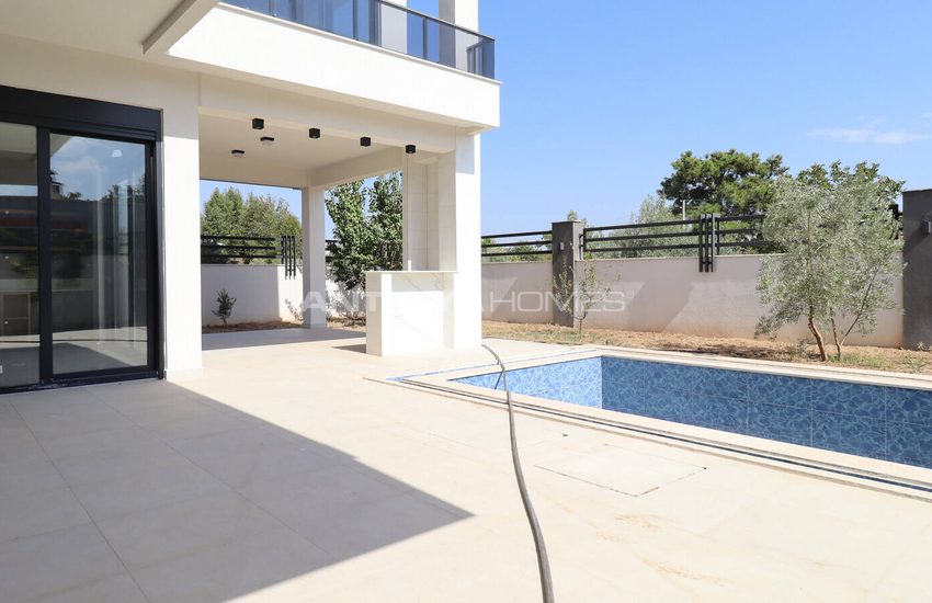 Luxury Villa with a Pool in Antalya Döşemealtı 2