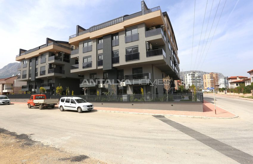 شقق مطلة على الجبل مع مسبح مشترك في أنطاليا كونيالتي 1
