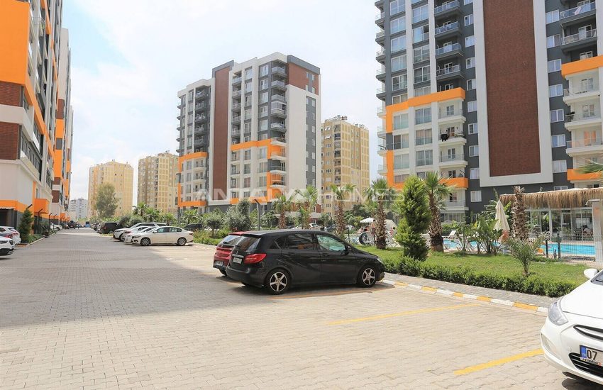 Property with 2 Bedrooms and Separate Kitchen in Antalya Kepez 4