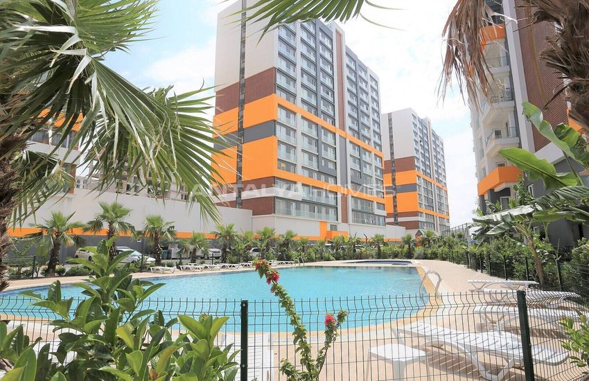 Property with 2 Bedrooms and Separate Kitchen in Antalya Kepez 1