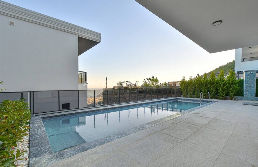 Sea View Property with Private Pool and Garden in Alanya 6