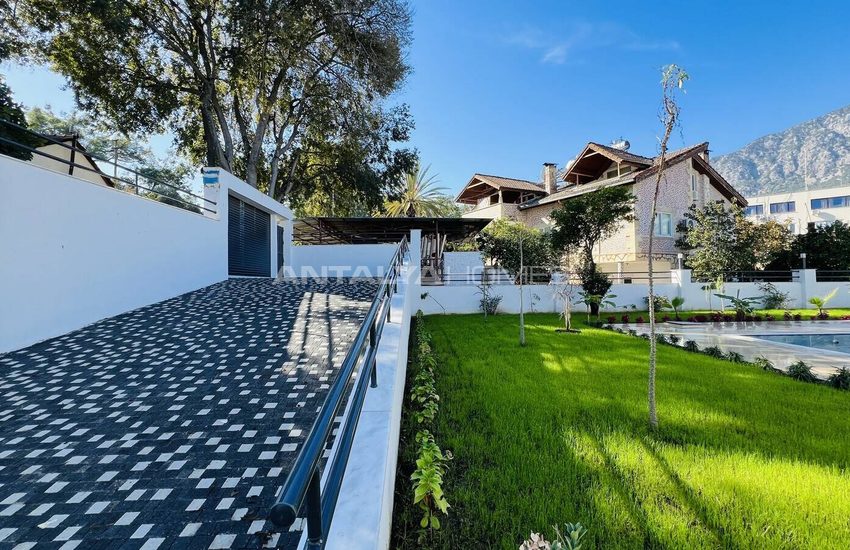 Detached Villa with a Private Pool in Kemer Center 8
