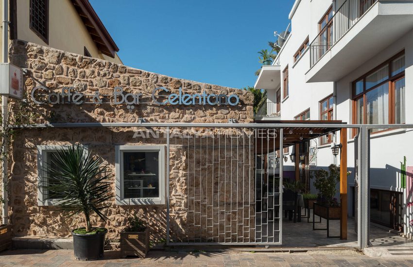 Boutique Hotel with 21 Rooms and Cafe in Old Town in Antalya 12
