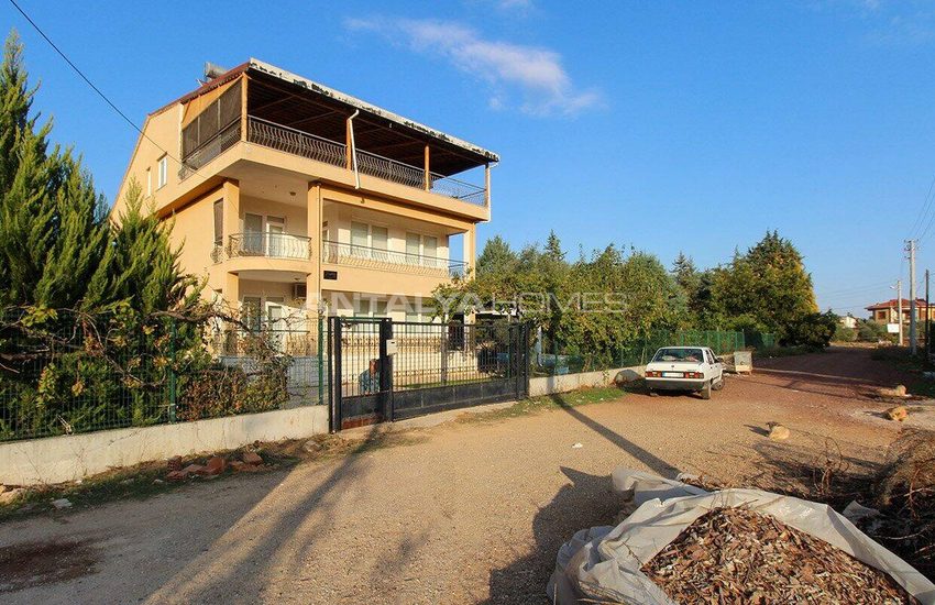 Immeuble Entier Avec Grand Terrain À Antalya Dosemealti 1