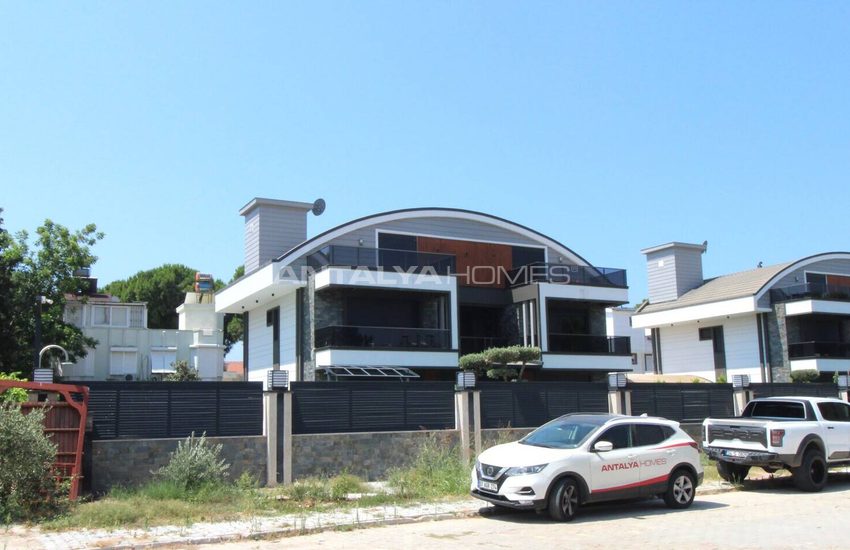 Antalya Serik'te Denize Yakın Havuzlu Müstakil Villa 2