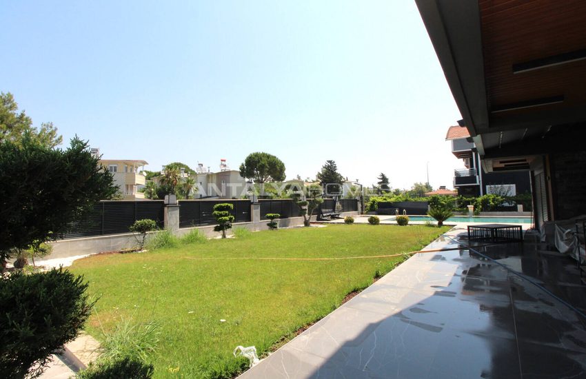 Antalya Serik'te Denize Yakın Havuzlu Müstakil Villa 13