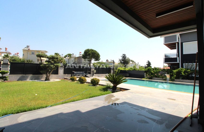 Antalya Serik'te Denize Yakın Havuzlu Müstakil Villa 14