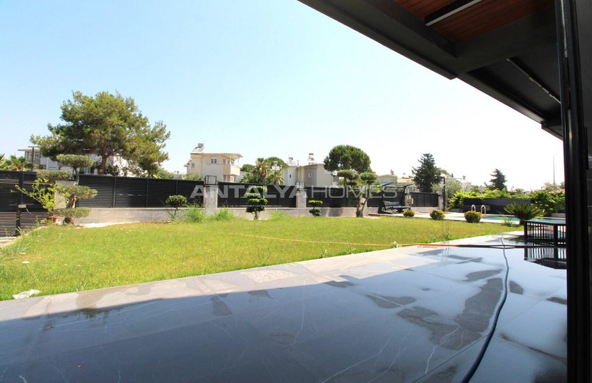 Antalya Serik'te Denize Yakın Havuzlu Müstakil Villa 15