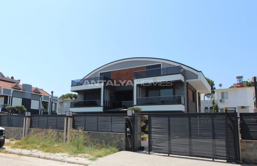 Antalya Serik'te Denize Yakın Havuzlu Müstakil Villa 3