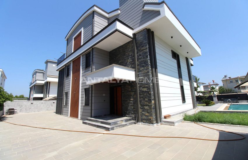 Antalya Serik'te Denize Yakın Havuzlu Müstakil Villa 9