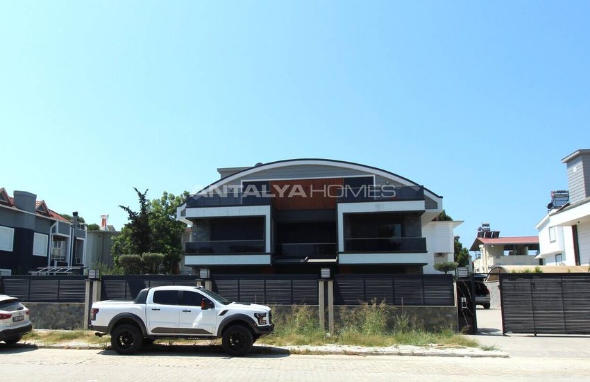 Antalya Serik'te Denize Yakın Havuzlu Müstakil Villa 1