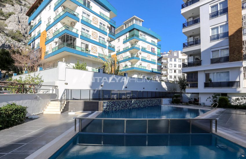 Flat in a Complex with Pool in Konyaalti Antalya