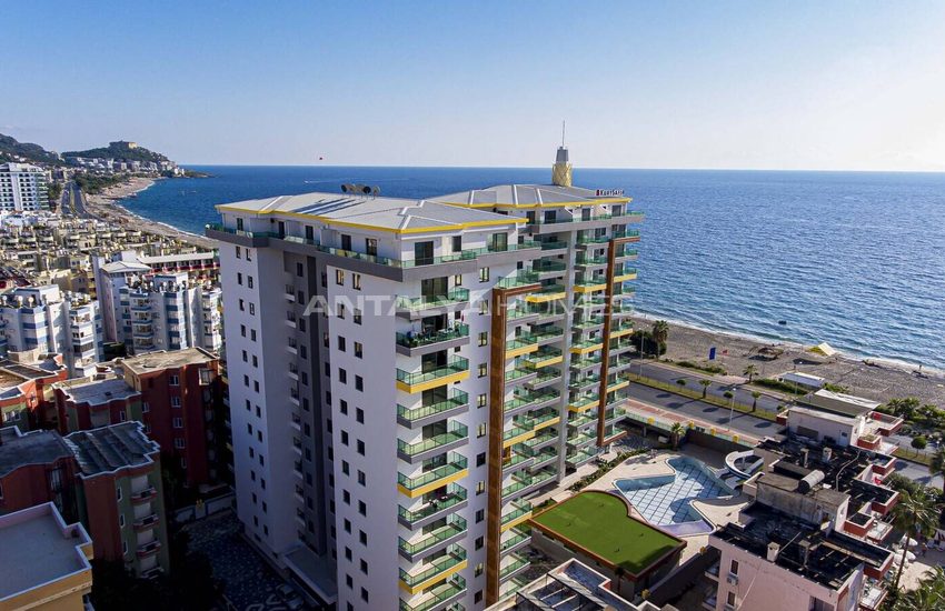 Beachfront Real Estate with Pool in Mahmutlar Alanya 1
