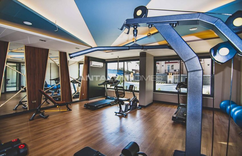Beachfront Real Estate with Pool in Mahmutlar Alanya 9