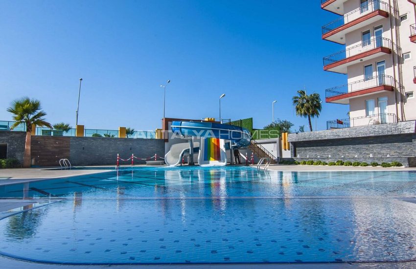 Beachfront Real Estate with Pool in Mahmutlar Alanya 5