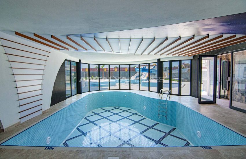 Beachfront Real Estate with Pool in Mahmutlar Alanya 12