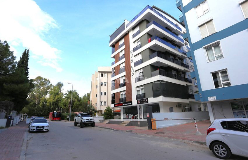 Gemeubileerd Appartement Te Koop, 200 M Van Muratpaşa Tramhalte