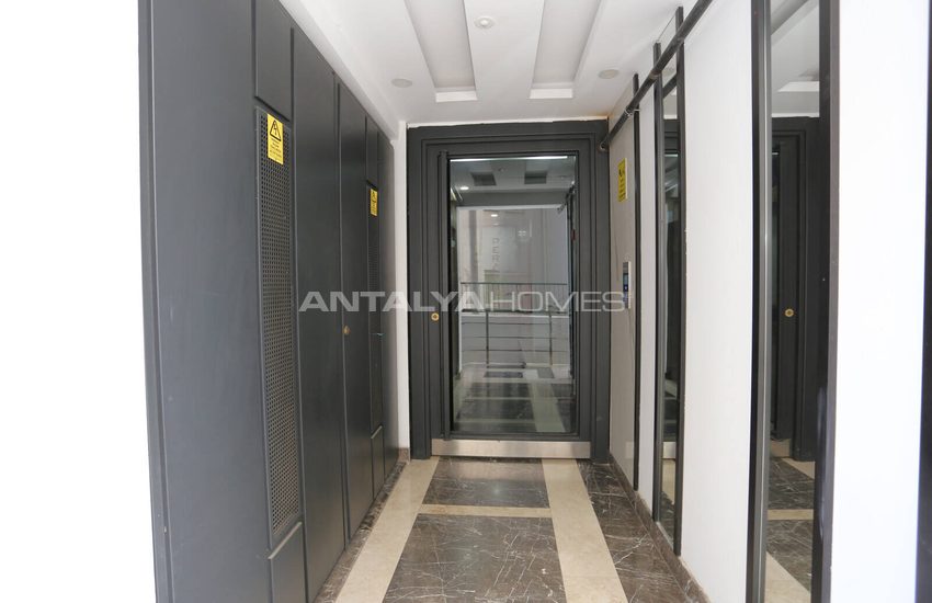 Gemeubileerd Appartement Te Koop, 200 M Van Muratpaşa Tramhalte 6